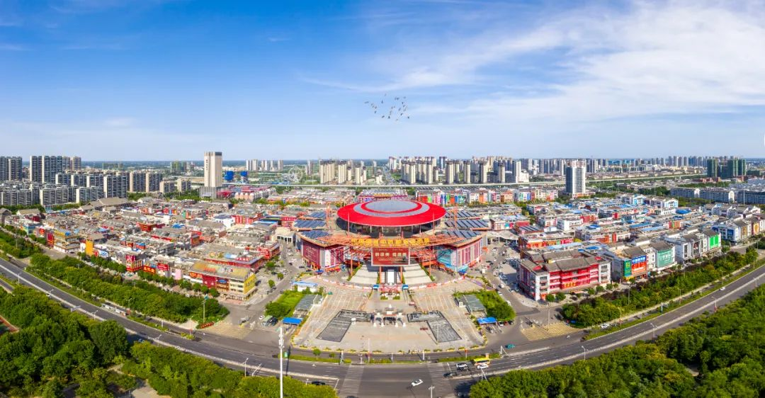 很多人认识亳州，一源于“亳”字，二源于中医药。 